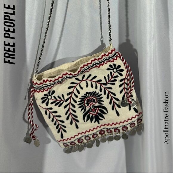 FREE PEOPLE EMILIE EMBROIDERED CROSSBODY BAG IN WHITE NEW STUNNING - Picture 5 of 7